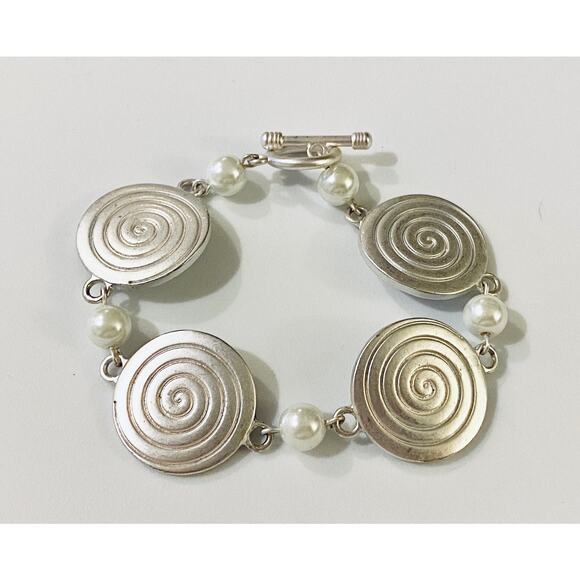 Silver Toggle Disc Bracelet with Pearls - Picture 1 of 2